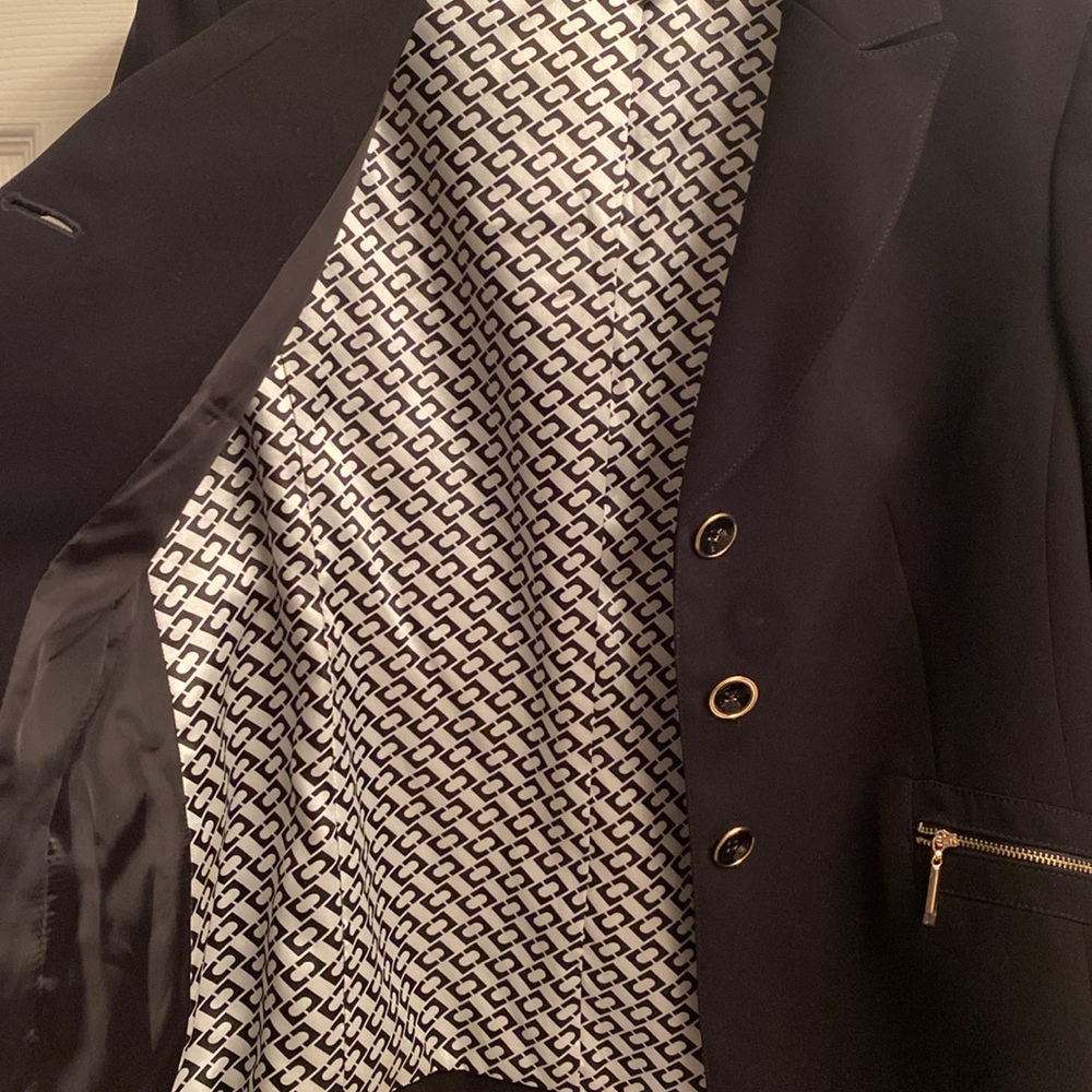 Lovely Kasper petite blazer with gold trim buttons and gold zippers on pockets. - Picture 6 of 6